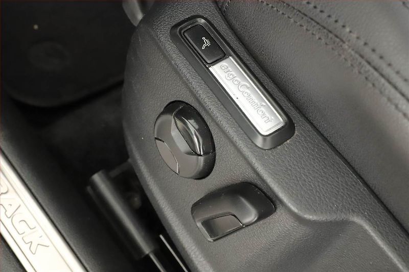 Volkswagen Passat (2016) 2.0 BiTDI, 4X4, Automat, Kůže - fotka 18 z 19