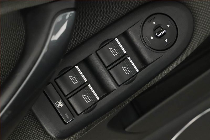 Ford Kuga (2009) 2.0 TDCi, Tempomat - fotka 14 z 18