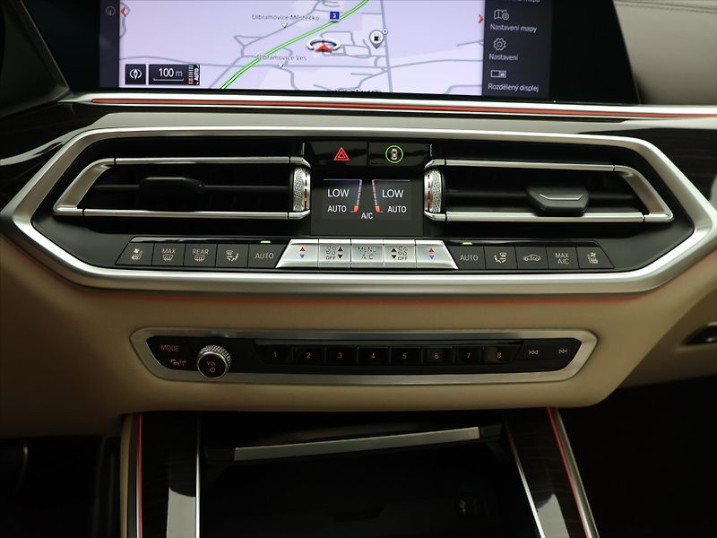 BMW X5 3,0 40 250kW xDrive Mpaket DPH - fotka 28 z 42
