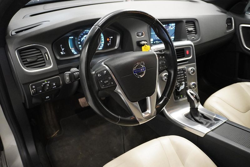 Volvo V60 D4 AUTOMAT - fotka 12 z 29