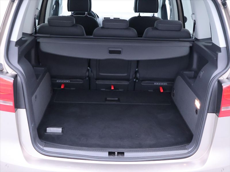 Volkswagen Touran 1,4 TSI 103kW DSG Match 1.Maj. - fotka 10 z 30