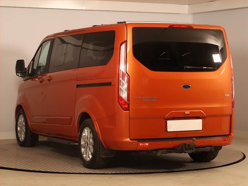 Ford Tourneo Custom (2018) Titanium 2.0 EcoBlue, ČR, DPH - fotka 4 z 23