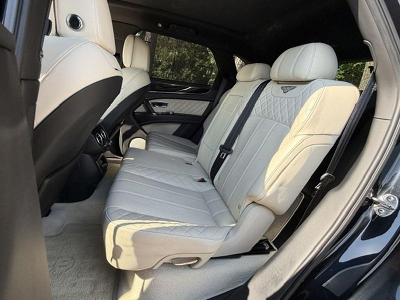 Bentley Bentayga 6,0 V12 4WD,head-up, TOP STAV - fotka 19 z 49