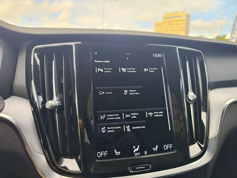 Volvo V60 B3 2.0/120kW Momentum Aut. - fotka 16 z 28