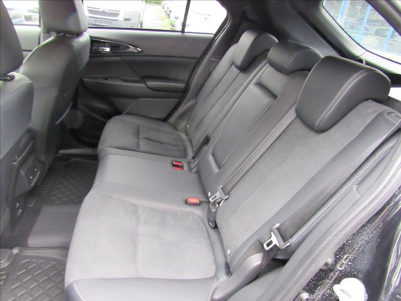Mitsubishi Eclipse Cross 2,4 i PHEV Plug-in Instyle+ - fotka 10 z 34