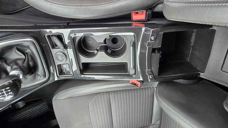 Ford Kuga 2.0TDCIi TITANIUM  110KW 1MAJ. - fotka 25 z 43