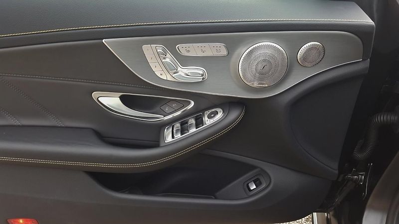Mercedes-Benz Třídy C 63S AMG V8 Cab Final Edition - fotka 25 z 28