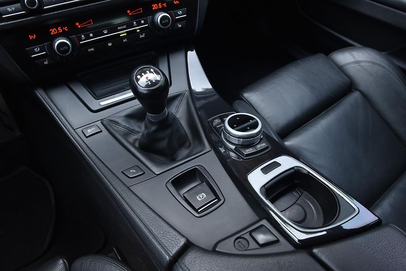 BMW Řada 5 520d M SPORT PAKET, PANORAMA - fotka 31 z 51