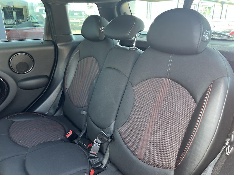 Mini Countryman Cooper S 140kw 4x4 AUTOMAT ČR - fotka 24 z 39