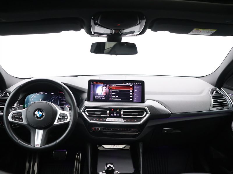 BMW X4 2,0 20i xD 135kW M-Paket Laser - fotka 32 z 41