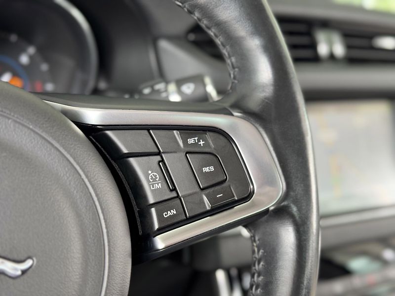 Jaguar XF 20d Prestige*Kamera*Meridian - fotka 26 z 35