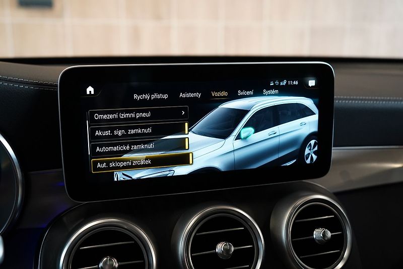 Mercedes-Benz GLC 300d 4M AMG, Nezávislé, Tažné - fotka 37 z 48