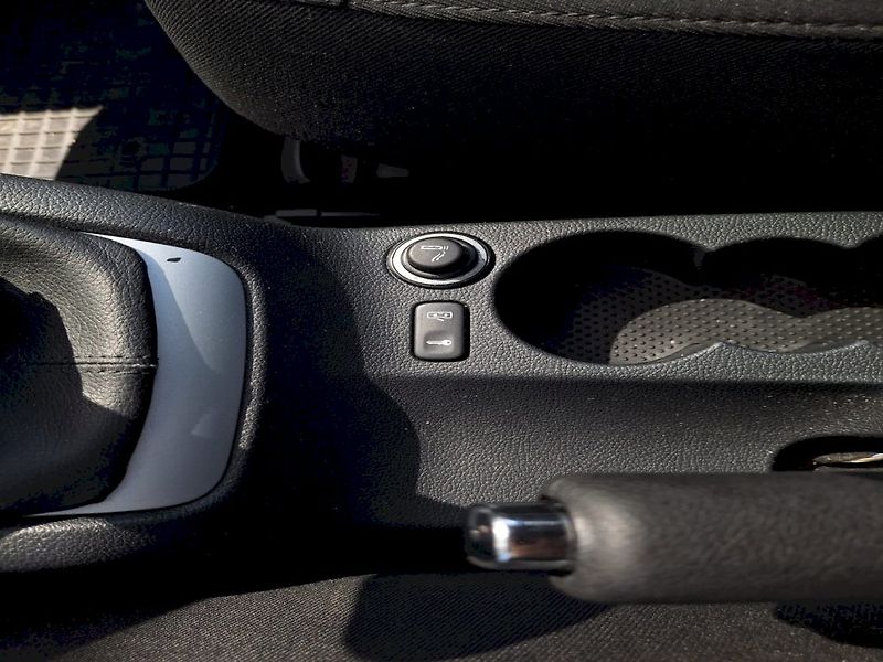 Škoda Octavia (2009) COMBI / 1.6 MPI / 75 kW / 5MP - fotka 23 z 26