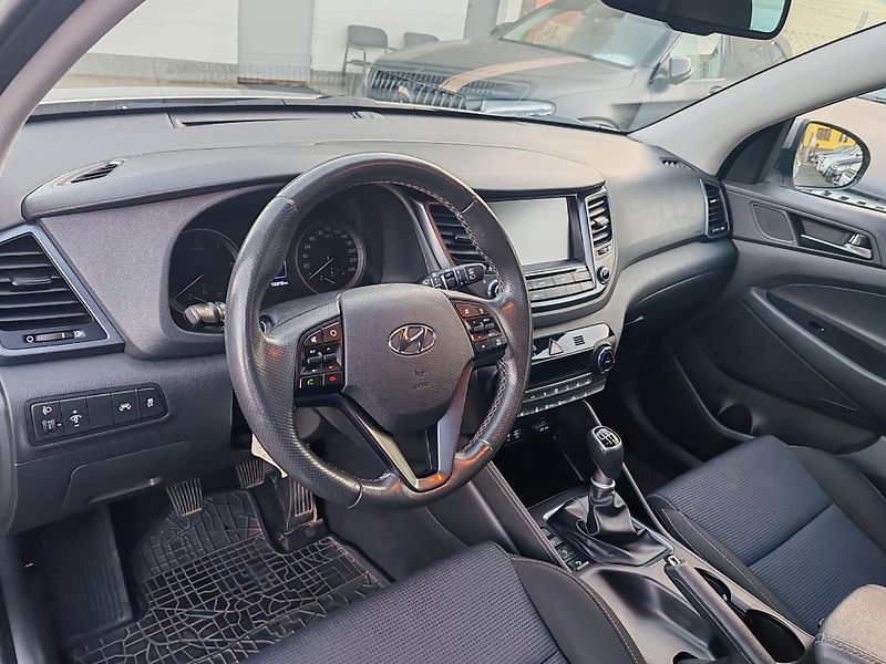 Hyundai Tucson 1.7 CRDi 1. májitel - fotka 12 z 24