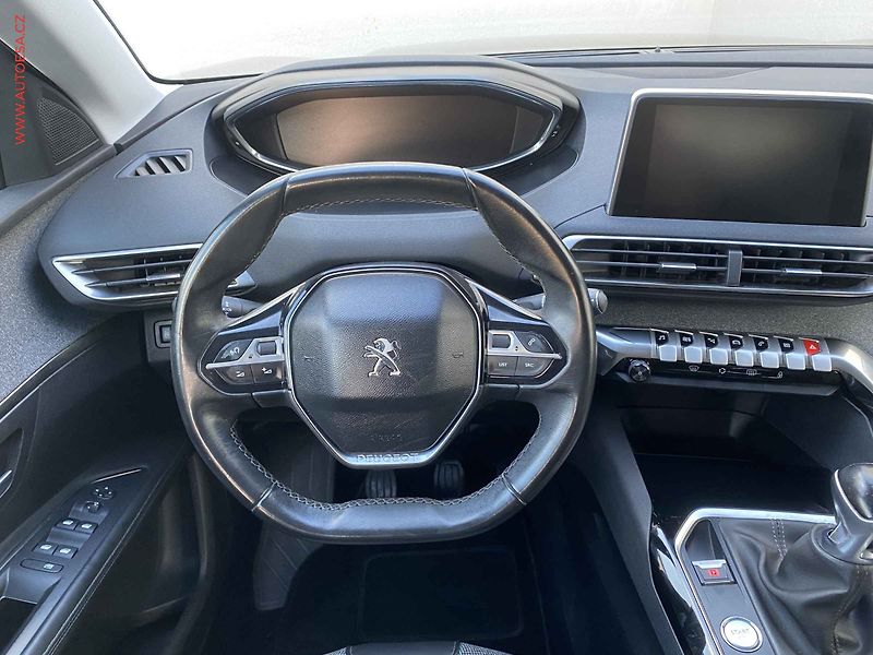 Peugeot 3008 (2017) 1.6 HDi, Allure, navi, kamera - fotka 11 z 19