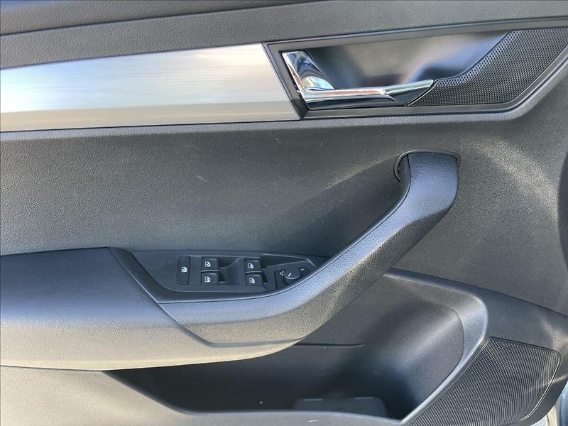 Škoda Karoq 1,0 TSi 85kw Style Tažné GPS - fotka 22 z 34