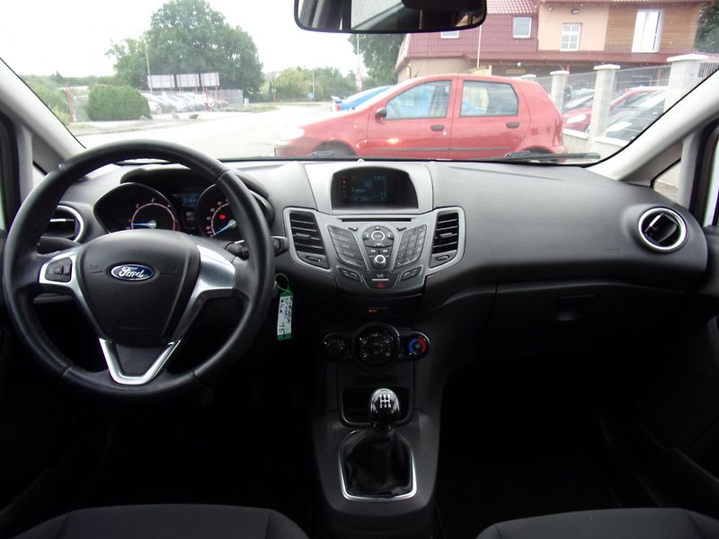 Ford Fiesta (2015) 1,5 - ZADÁNO - fotka 16 z 28