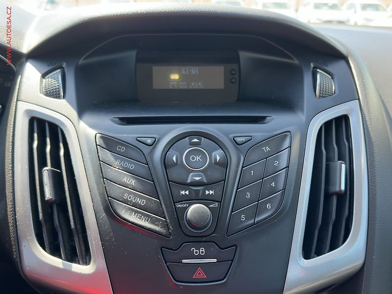 Ford Focus (2011) 1.6i, AC, park.asist - fotka 13 z 17