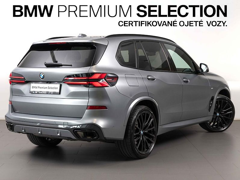 BMW X5 xDrive30d - fotka 5 z 24