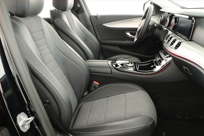 Mercedes-Benz Třídy E (2017) AMG Paket E 400 4MATIC - fotka 7 z 29
