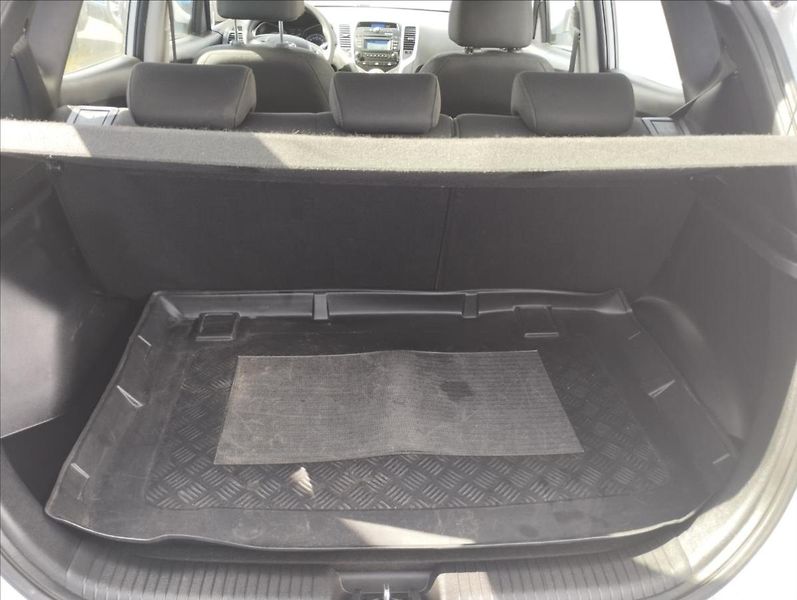 Hyundai ix20 1,4 CRDi 57kW 100%KM - fotka 13 z 16