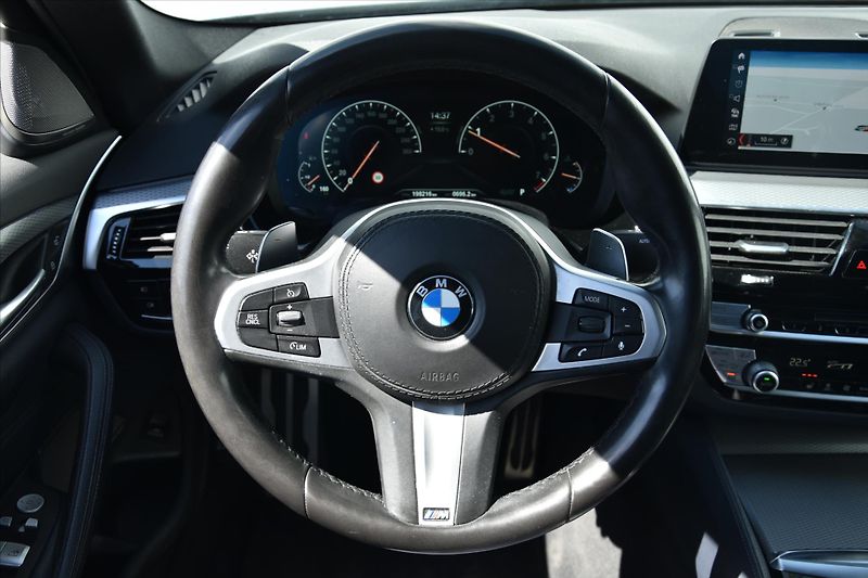 BMW Řada 5 540i xDrive 250kW M PAKET ČR - fotka 14 z 28