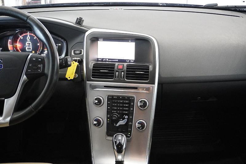Volvo XC60 2,0 D4 AUTOMAT - fotka 22 z 32