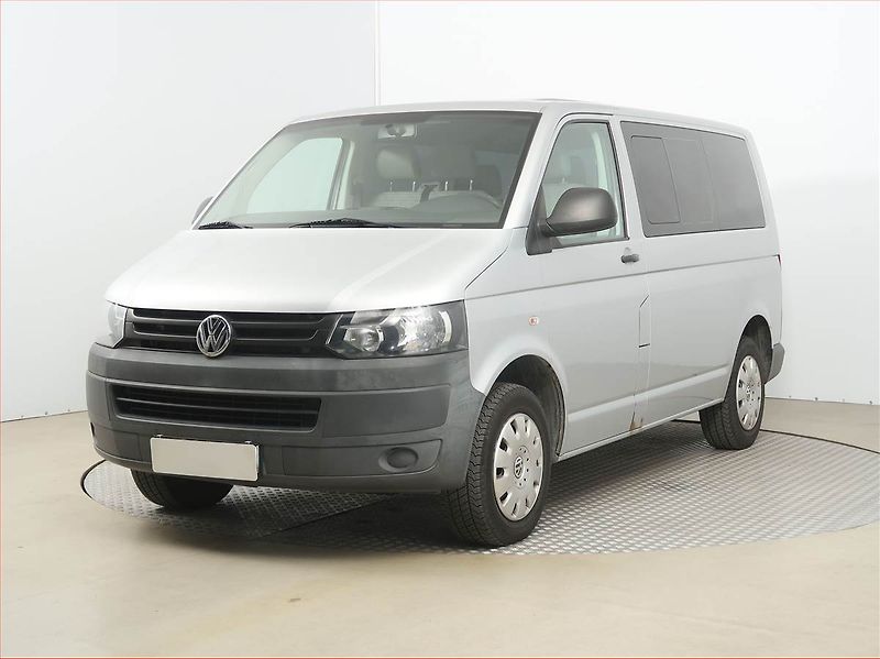 Volkswagen Transporter (2011) 2.0 TDI, Bus, 9Míst - fotka 2 z 6