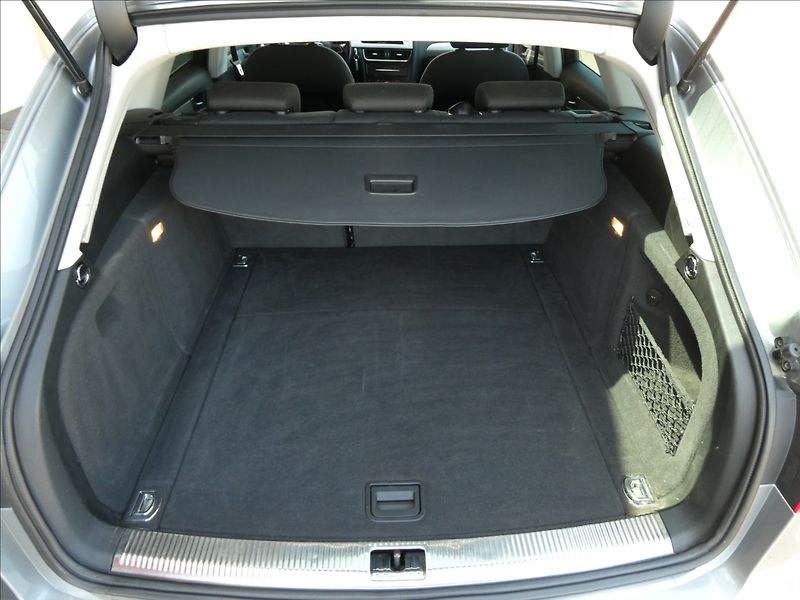 Audi A4 2,0 TDi 125kW serviska,NAVI - fotka 16 z 40