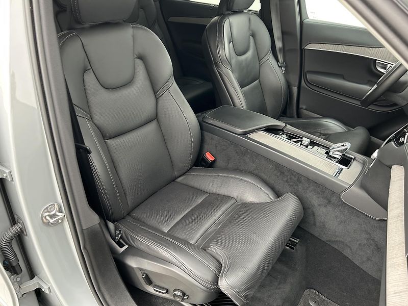 Volvo XC90 2.0  B5 4x4 Plus - fotka 13 z 29