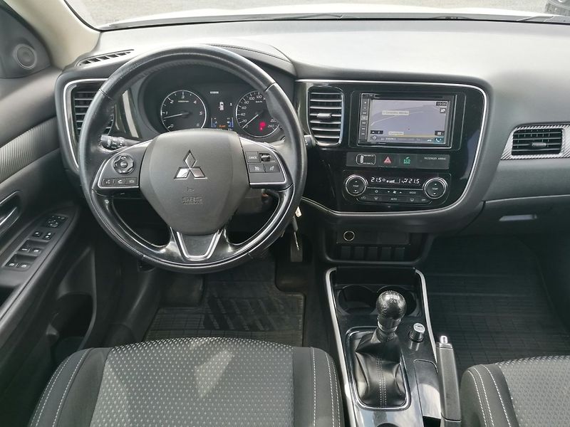 Mitsubishi Outlander (2017) 2.2DI-D 4WD 132kW ČR - fotka 6 z 19