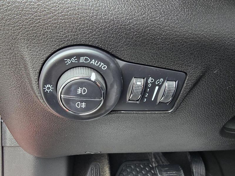 Jeep Compass 110kW LIMITED KAMERA+NAVI - fotka 24 z 44