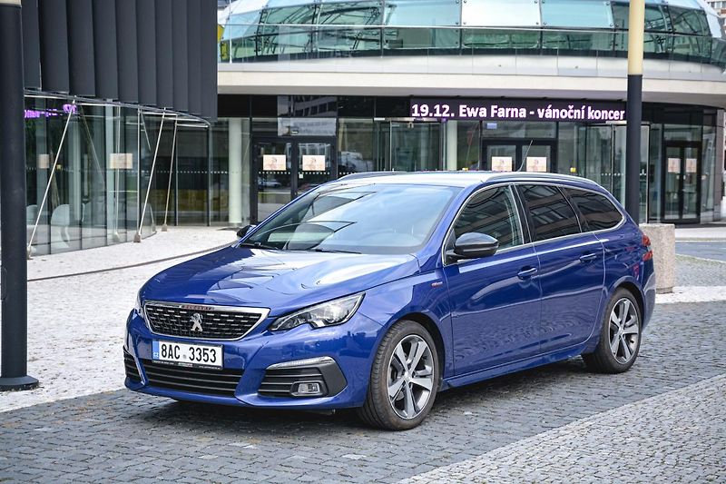 Peugeot 308 (2020) GT NAVI1.5 BlueHDi ČR 1MAJITEL - fotka 4 z 33