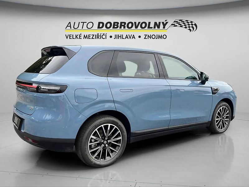Leapmotor B10 (2026) Design hybrid EV baterie 18,8k - fotka 9 z 30