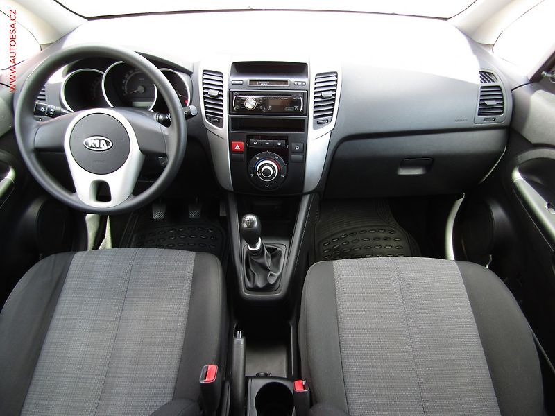 Kia Venga (2010) 1.4 CVVT, ČR - fotka 8 z 14