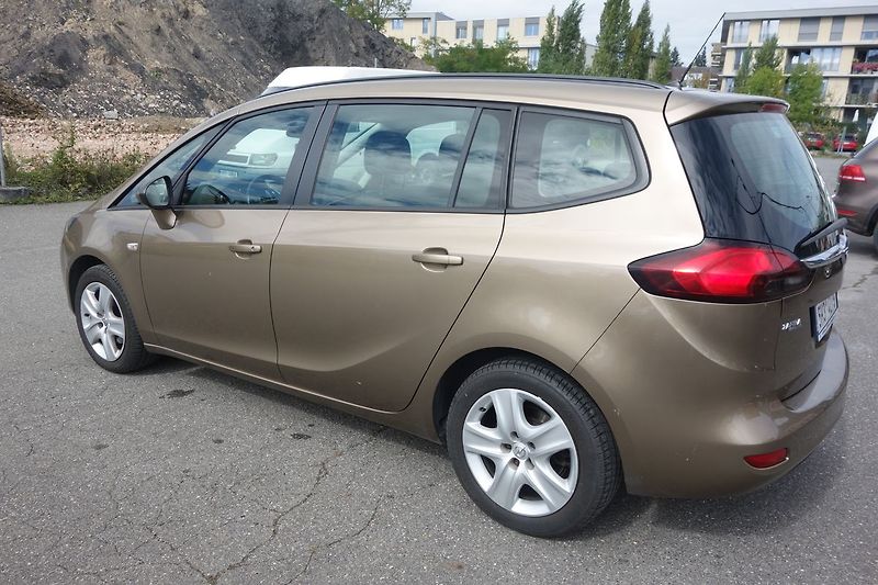 Opel Zafira 2,0DCi 96kW ČR ! 7 MÍST ! - fotka 12 z 38