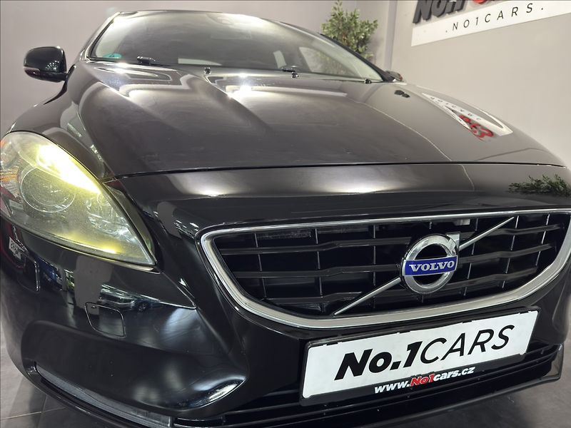 Volvo V40 1,6   D2 MOMENTUM BI-XEN VÝHŘE - fotka 33 z 42
