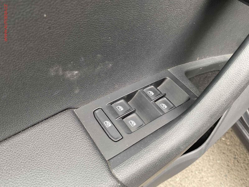Škoda Octavia (2017) 2.0 TDi, Style, navi - fotka 13 z 17
