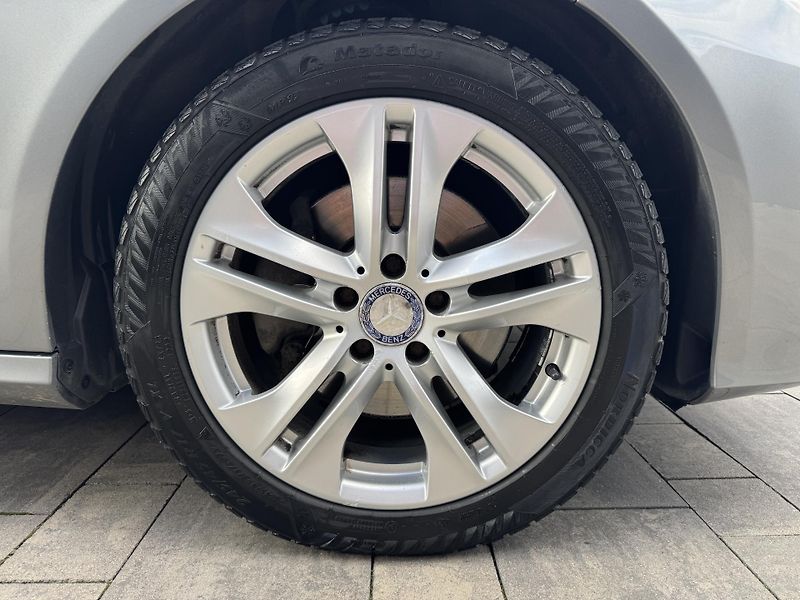 Mercedes-Benz Třídy E (2009) E 250 CDI, Avangarde, Kamera - fotka 25 z 25