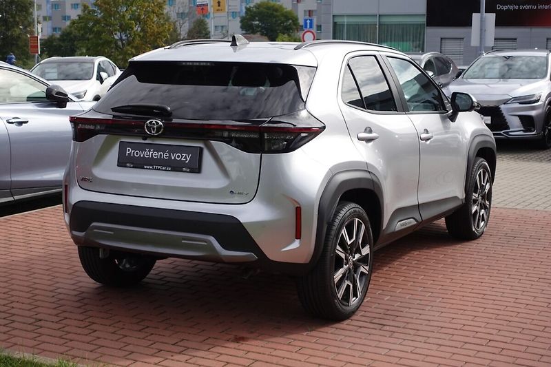 Toyota Yaris Cross 1,5 HEV Executive Tech VIP - fotka 4 z 36