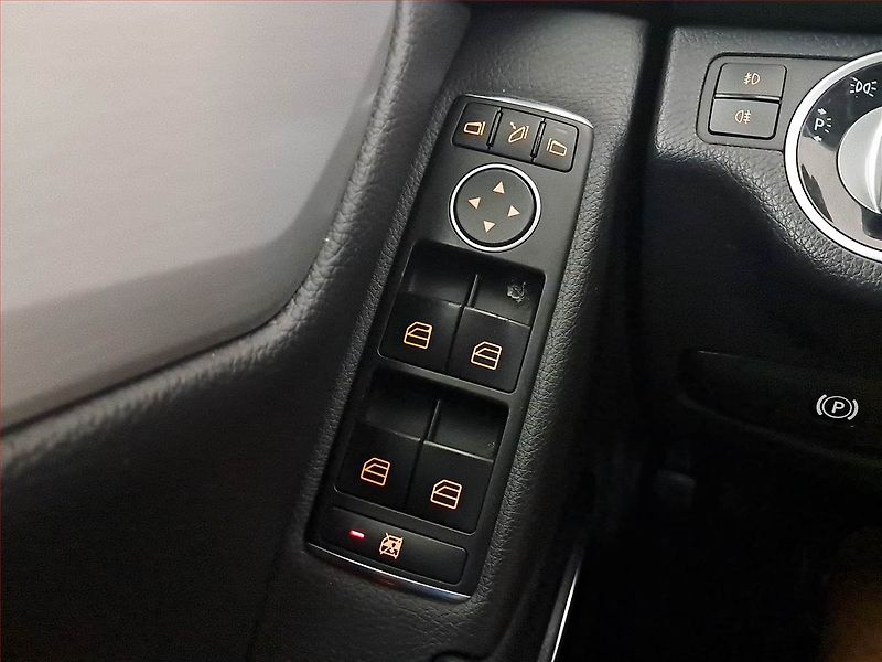 Mercedes-Benz Třídy C (2012) C 220 CDI, Navi, Tempomat - fotka 16 z 18