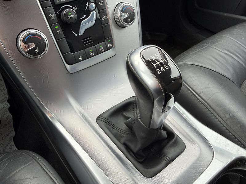 Volvo V70 2.0 D4 POLESTAR NAVI ROZVODY - fotka 29 z 46