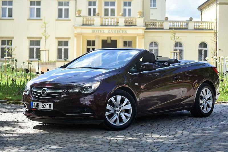 Opel Cascada se hodí třeba na výjižďky k vodě.