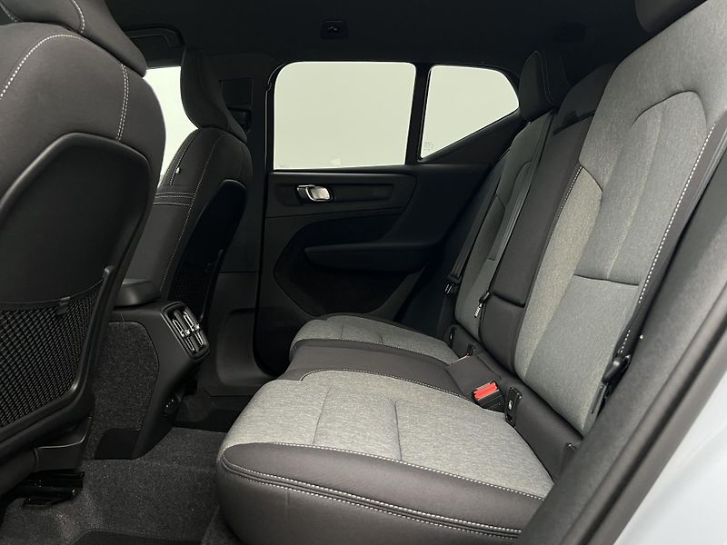 Volvo XC40 B3 DARK PLUS AUT CZ  - fotka 6 z 42