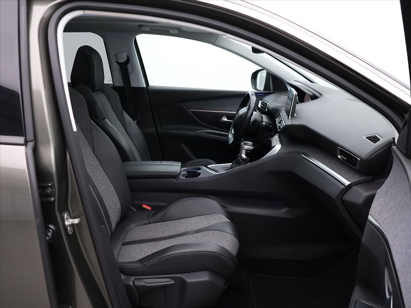 Peugeot 5008 1,2 PT 96kW Allure PANO 7-míst - fotka 12 z 33