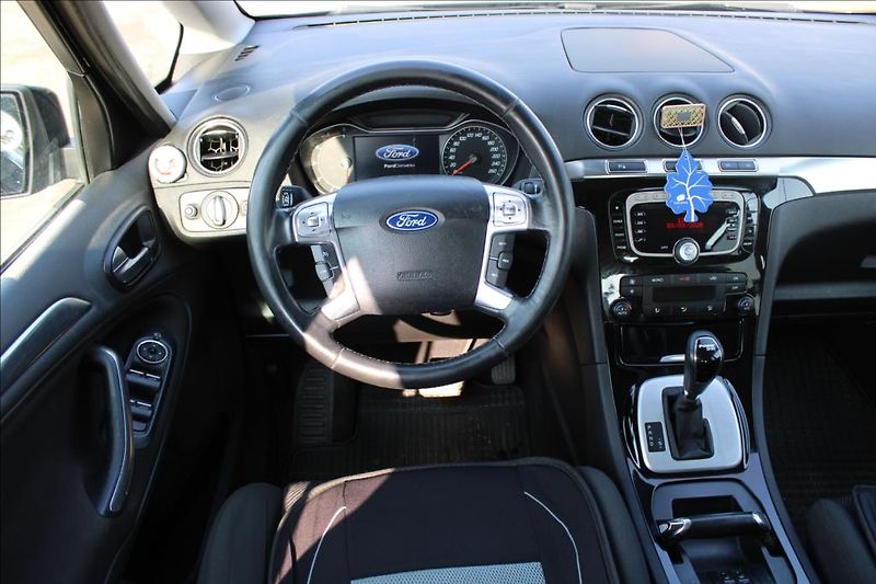 Ford S-MAX 2,0 TDCi  SERVISKA, AUTOMAT - fotka 12 z 31