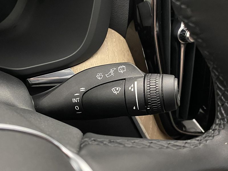 Volvo XC60 T6 AWD DARK PLUS AUT CZ - fotka 23 z 59