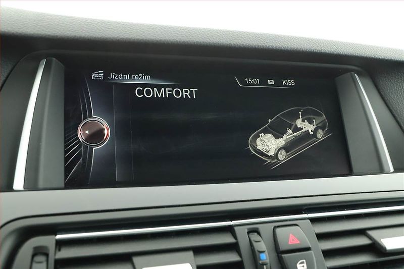 BMW Řada 5 (2015) 520d xDrive, 4X4, Automat - fotka 21 z 34