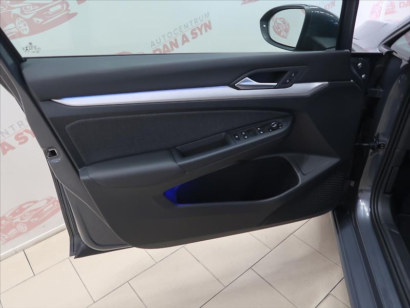 Volkswagen Golf 2,0 TDI Life 1.majitel TOP! - fotka 10 z 41