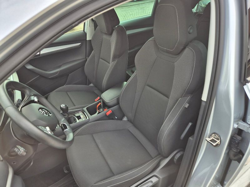 Škoda Karoq (2024) Ambition 1.5TSi 110kW 6°manuál - fotka 11 z 25